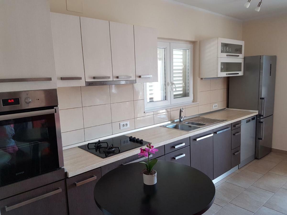 Apartment Anamaria Sibenik Bagian luar foto